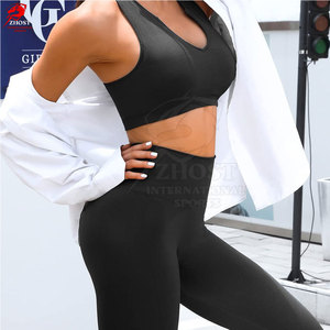 Ensemble de yoga tendance pour femmes, design élégant, respirant et confortable, comprenant un soutien-gorge de sport et un legging. - Product Image 6