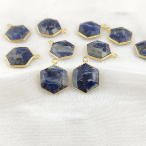Abalorios hexagonales de sodalita natural, colgante chapado en oro, joyería de piedras preciosas facetadas, collar geométrico de sodalita, abalorio para venta al por mayor - Product Image 4