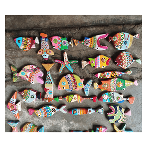 La mejor opción de decoración de artesanías de madera: juguete de pez de madera tallado a mano para niños, pared colgante con el mejor precio desde 99 GD - Product Image 1