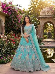 Lancement d'un lehenga à sequins évasés de 4 mètres, qualité exceptionnelle avec des couches de cancan et de toile, une fusion parfaite - Product Image 5