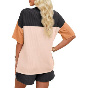 Usine personnalisée couleur bloc femmes deux pièces ensemble vêtements de détente ensemble short et haut à col rond de haute qualité ensemble court pour femmes - Product Image 6