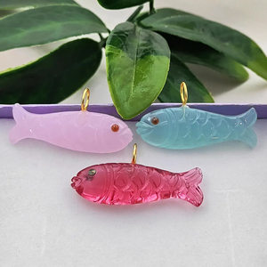 Pendentif en quartz iolite sculpté en forme de poisson 21x11mm, fait à la main, avec boucle de 5mm, plaqué or, breloques en argent 925, breloques en quartz iolite en vrac - Product Image 5