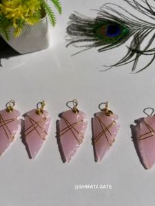 Shifat Agate Divine เครื่องประดับผู้หญิงทำด้วยมือจี้ลูกศรควอตซ์ดอกกุหลาบลวดทองคริสตัลบำบัดสีชมพูทันสมัย - Product Image 3