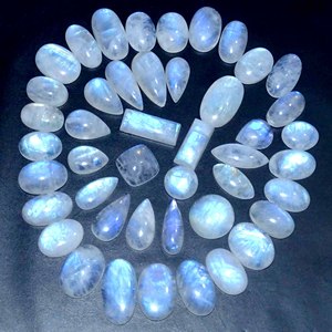 รูปทรงผสมมูนสโตนสีรุ้งธรรมชาติขนาดฟรีอัญมณี Cabochon แบบเรียบคุณภาพสูงสุดอัญมณีมูนสโตนสีรุ้งผลิตภัณฑ์ที่ยอดเยี่ยม - Product Image 3