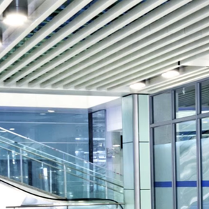 กระเบื้องฝ้าเพดานแบบนอนในดีไซน์ทันสมัยกระเบื้องพีวีซีแบบตะแกรงไม้สำหรับบ้านโรงแรมกระเบื้องไวนิลกันน้ำสำหรับติดตั้ง TRD42 - Product Image 1