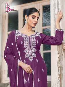 Nueva llegada increíble color estilo moderno atractivo pesado rayón Kurti pantalón y Dupatta con bordado trabajo Fabricación de la India - Product Image 6