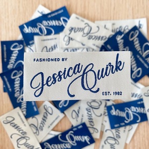 Etiquetas principales cosidas tejidas privadas hechas a medida para bolsas de ropa, etiquetas de cuello dobladas para bolsas de ropa, marca hecha de poliéster - Product Image 6