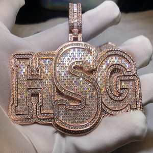 จี้ตัวอักษร HSG ประดับเพชรโมอิสซาไนต์หรูหราสไตล์ฮิปฮอป พร้อมชุดเครื่องประดับประดับเพชรทรงบาแกตต์ ดีไซน์พรีเมียมสั่งทำพิเศษ - Product Image 2