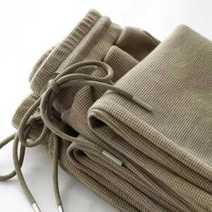 กางเกงขาสั้นเอวยางยืดถักลายวาฟเฟิลเป็นมิตรต่อสิ่งแวดล้อมสำหรับผู้ชายกางเกงกีฬาลำลองห้าส่วนสำหรับฤดูร้อนสีพื้น - Product Image 2