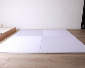 พรมโพลีโพรพิลีนสี่เหลี่ยมกันน้ำสไตล์เสื่อทาทามิ820*820*15มม. งานแฮนด์เมดพรีเมี่ยม - Product Image 2