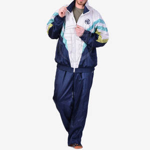 Veste coupe-vent décontractée d'hiver à coupe régulière avec tissu doux, construction résistante au vent, légère et écologique, motif uni - Product Image 1