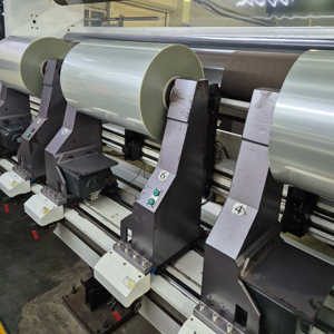 ฟิล์มหด PET ความหนาแน่นสูง RSF WF  โซลูชั่นที่เป็นไปตามมาตรฐาน สำหรับบรรจุภัณฑ์แบรนด์ที่ยั่งยืน - Product Image 1