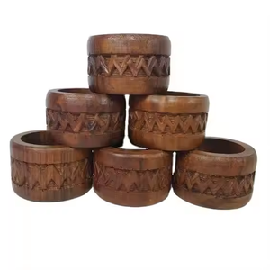 Anneaux de serviette en bois écologiques les mieux classés Vaisselle élégante à motif gravé pour les mariages et les tables - Product Image 1