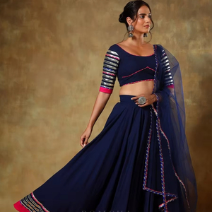 Guzarish Azul Marino Seda Lehenga Choli Set Diseño Reversible Moderno con Encaje Trabajo y Soft Net Dupatta - Product Image 1