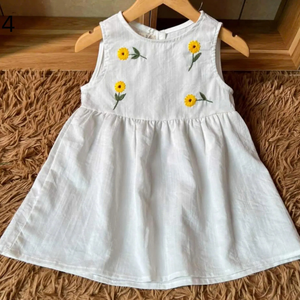 Vestido de lino suave bordado a mano para niñas, estilo informal para el primer cumpleaños de niños pequeños, OEM hecho en Vietnam - Product Image 4