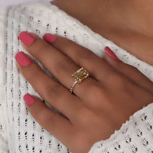 Classique Jaune Radiant Cut Lab Grown Diamond Bague de Fiançailles Platine Or Pavé Tendance Rose Cut Diamant IGI Certifié - Product Image 4