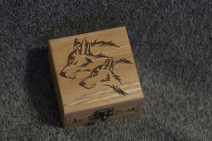 ชุดกับดักไม้สไตล์สแกนดิเนเวียนสมัยใหม่สำหรับเล่นกลางแจ้ง ทำจากไม้เนื้อแข็ง พร้อมกระบองไม้ขัดเงาแบบไวกิ้ง และป้ายตกแต่งผนังปีใหม่ที่เป็นมิตรกับสิ่งแวดล้อม - Product Image 2