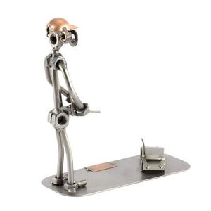 Escultura de perno de tuerca de metal rústico perfecta para agregar carácter distintivo a cualquier habitación o espacio de jardín - Product Image 2