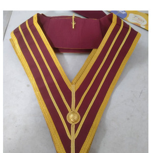 Collier en chaîne en or métallique de la Grande Loge maçonnique, ordre maçonnique de Malte, chaîne en or avec dos en velours rouge, régalia - Product Image 2