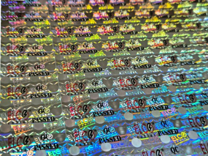 Etiqueta Adhesiva con Código de Barras de Material PET Ecológico, Anti-Falsificación, con Logotipo Holográfico 3D para Teléfonos Móviles, Computadoras, Auriculares y Productos de Consumo - Product Image 2