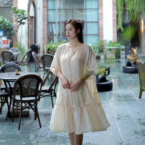 Vestido casual de ramio relajado y elegante con ajuste Extragrande - Product Image 1