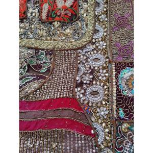 Tapiz Indio de Pared con Diseño de Patchwork Textil Estilo Banjara, Arte con Cuentas, Patchwork Único con Bordado - Product Image 1