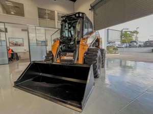 Chargeuse sur pneus CASE SV340B d'occasion, chargeuse compacte, pelle rétrocaveuse, machine de terrassement diesel pour la construction - Product Image 4