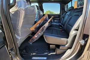 2024 T R X, Auto Sedán Usado Importado de Europa, Volante a la Izquierda, Caja de Cambios Automática, Capacidad del Motor 4.1-6L, Techo Panorámico, Rápido - Product Image 3