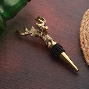 Bouchon de bouteille en métal de qualité supérieure pour bouteilles de vin Accessoires de bar Bouchons de bouteille à tête de renne en or pour cadeaux de mariage - Product Image 1