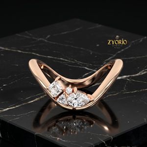 Anillo Chevron Cluster en Oro de 18K, Anillo de Lujo con Formas Mixtas - Product Image 5