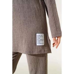 Ensemble 2 pièces basique à double boutonnage pour femme en vison avec écusson - Product Image 4