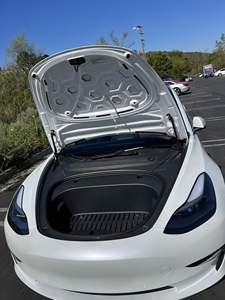 2022 Tesla Model 3 Long Range AWD Cuádruple-Motor Sedan 358-Mile Tecnología de piloto automático Asientos de cuero R19 Tamaño del neumático Automático - Product Image 3