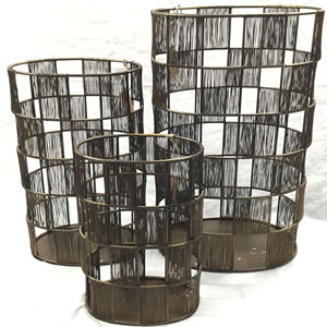 Juego de 3 Faroles Decorativos Sonnet Hechos a Mano de Metal con Forma Ovalada, Estilo Navideño, Portavelas de Hierro y Vidrio para Decoración del Hogar y Jardín - Product Image 1