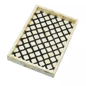 Plateau en nacre marocain noir et blanc de haute qualité en métal et résine de taille personnalisée Artware indien pour servir à de nombreuses fins - Product Image 3