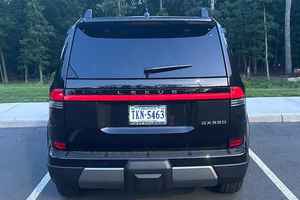 Occasion 2024 GX 550 Overtrail V6 Bi-Turbo 4x4 Permanent avec Différentiels Centraux Arrière Blocables Non Modifiés Volant à Gauche Cuir Euro - Product Image 2