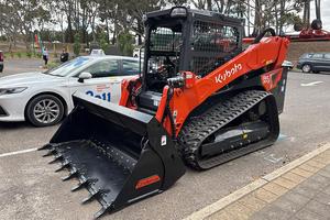 NUEVA cargadora de orugas compacta Kubota con dirección hacia abajo - Product Image 4