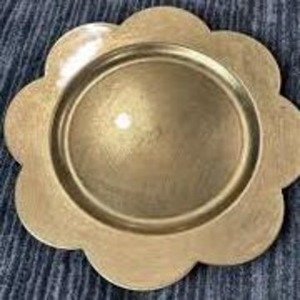 จานที่ชาร์จอาหารเย็นทำจากทองเหลืองโบราณถาดอาหารโลหะสำหรับมื้อเย็น - Product Image 1