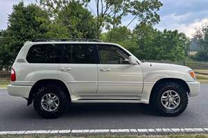 Bastante usado 1998 Lexuss LX 470 - Product Image 3