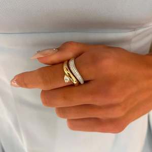 Elegante Anillo Ondulado con Diamantes Pavé, Anillo de Cóctel Curvo de Oro Puro de 18K con Diamantes Cultivados en Laboratorio, Anillo de Forma Libre, Anillo de Compromiso - Product Image 5