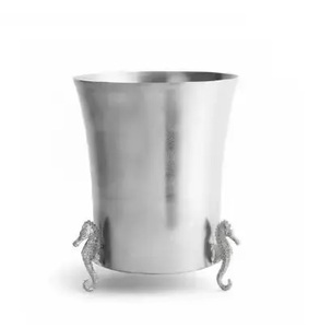 Cubos de hielo de acero inoxidable hechos a mano con llamativos extremos de caballito de mar accesorios de barra decorativos para fiestas Venta caliente - Product Image 1