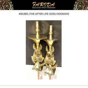 Base de Mesa Pequeña de Latón Macizo Lacado de Alta Calidad con Diseño Único de Lujo Estilo Farida, Tipo Curvado, con Figura de Anubis (El Dios de la Vida) - Product Image 2