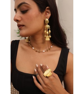 Pendientes de Diseño Fluido y Elegante, Joyería Estilosa para Mujer que Agrega Sofisticación y Movimiento Natural a Cualquier Atuendo - Product Image 2