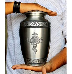 Urna Funeraria de Latón Decorativa, Elegante, Hecha a Mano, Personalizable y Duradera para Cenizas Humanas, para Entierro, Memorial o Hogar - Product Image 4