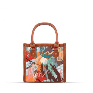 Sac à main imprimé abstrait artistique-Fourre-tout coloré pour femme avec poignées en cuir marron, détail de rivet en métal et sac intérieur spacieux - Product Image 1