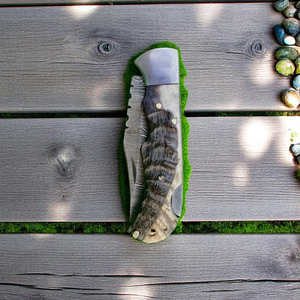 Couteau pliant de poche en acier Damas forgé à la main avec étui en cuir, cadeau, vente en gros, tendance aux États-Unis, corne de bélier, haute qualité, pour l'extérieur - Product Image 4