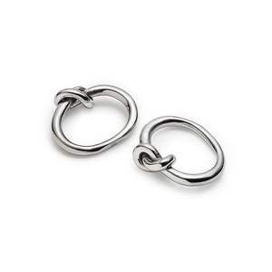 Ronds de serviette uniques en acier inoxydable avec finition argentée, parfaits pour les tables de tous les jours et les repas raffinés - Product Image 4