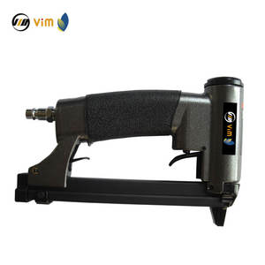 Agrafeuse à air comprimé à tir unique 7116S pour garnitures d'échappement arrière, calibre 22, capacité de 150 pièces pour applications sur le bois et les meubles - Product Image 2