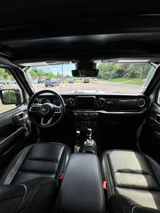 รถจี๊ปแรงเลอร์ อันลิมิเต็ด รูบิคอน 392 ปี 2022 ขับเคลื่อน 4 ล้อ เครื่องยนต์เฮมิ V8 กำลัง 470 แรงม้า พร้อมระบบล็อคเฟืองท้ายหน้าและหลัง - Product Image 5