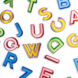 Ensemble de patchs brodés à coudre multicolores en forme de lettres de l'alphabet avec motif floral, écologiques, pour hommes et femmes - Product Image 1