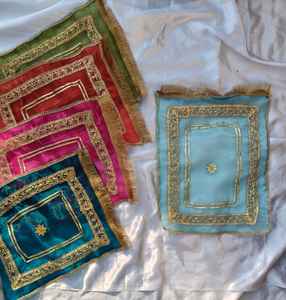 Funda Premium para Saree Nupcial Bari con Adornos de Gota |   Bolsa de Almacenamiento para Vestidos de Organza Transparente con Cierre de Cremallera |   Almacenamiento para Trajes de Boda - Product Image 5